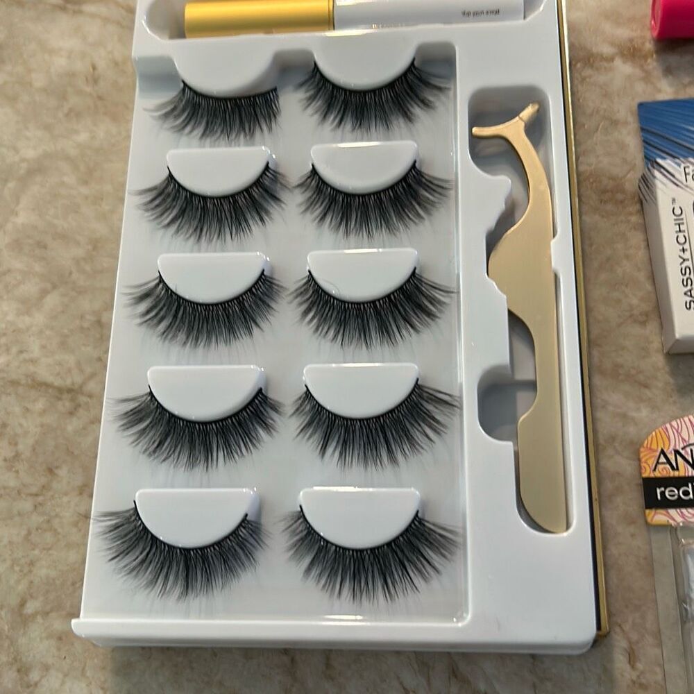 Beauty Bundle - Picture 2 of 4